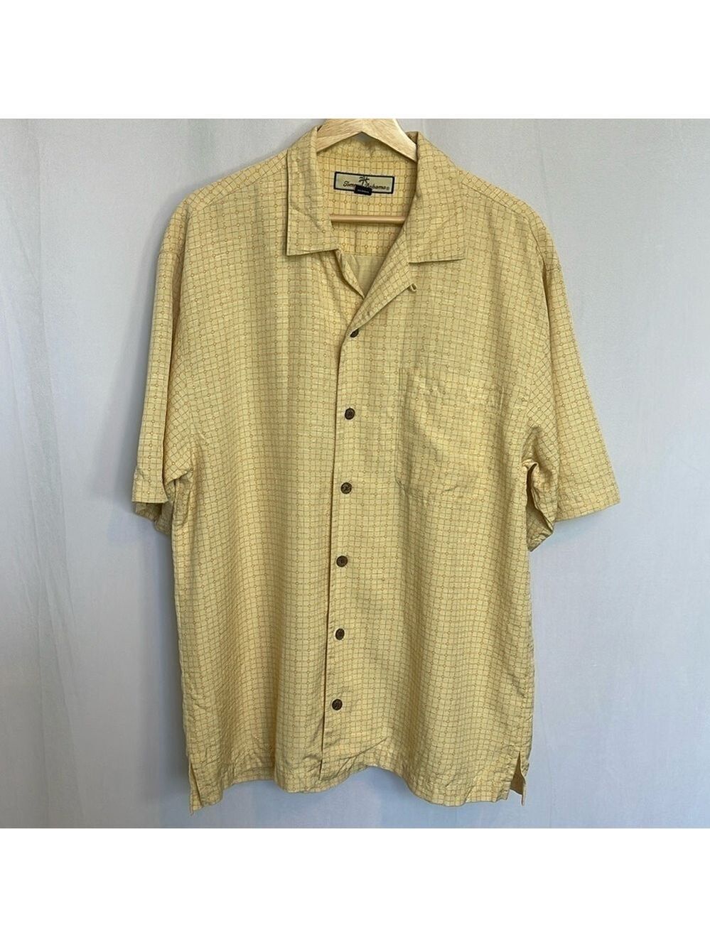 Tommy Bahama 100% Silk Short Sleeve Button Down Camp Shirt Size M Yellow